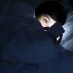 Saiba Quais São as Consequências do Uso do Celular Antes de Dormir
