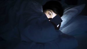 uso do celular antes de dormir